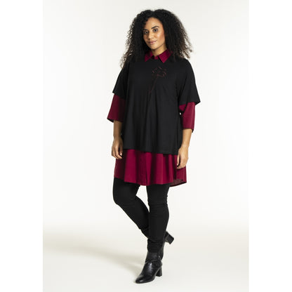 Studio SBella T-Shirt with print T-Shirt Black with bordeaux