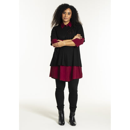 Studio SBella T-Shirt with print T-Shirt Black with bordeaux