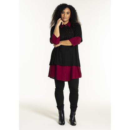 Studio SBella T-Shirt with print T-Shirt Black with bordeaux