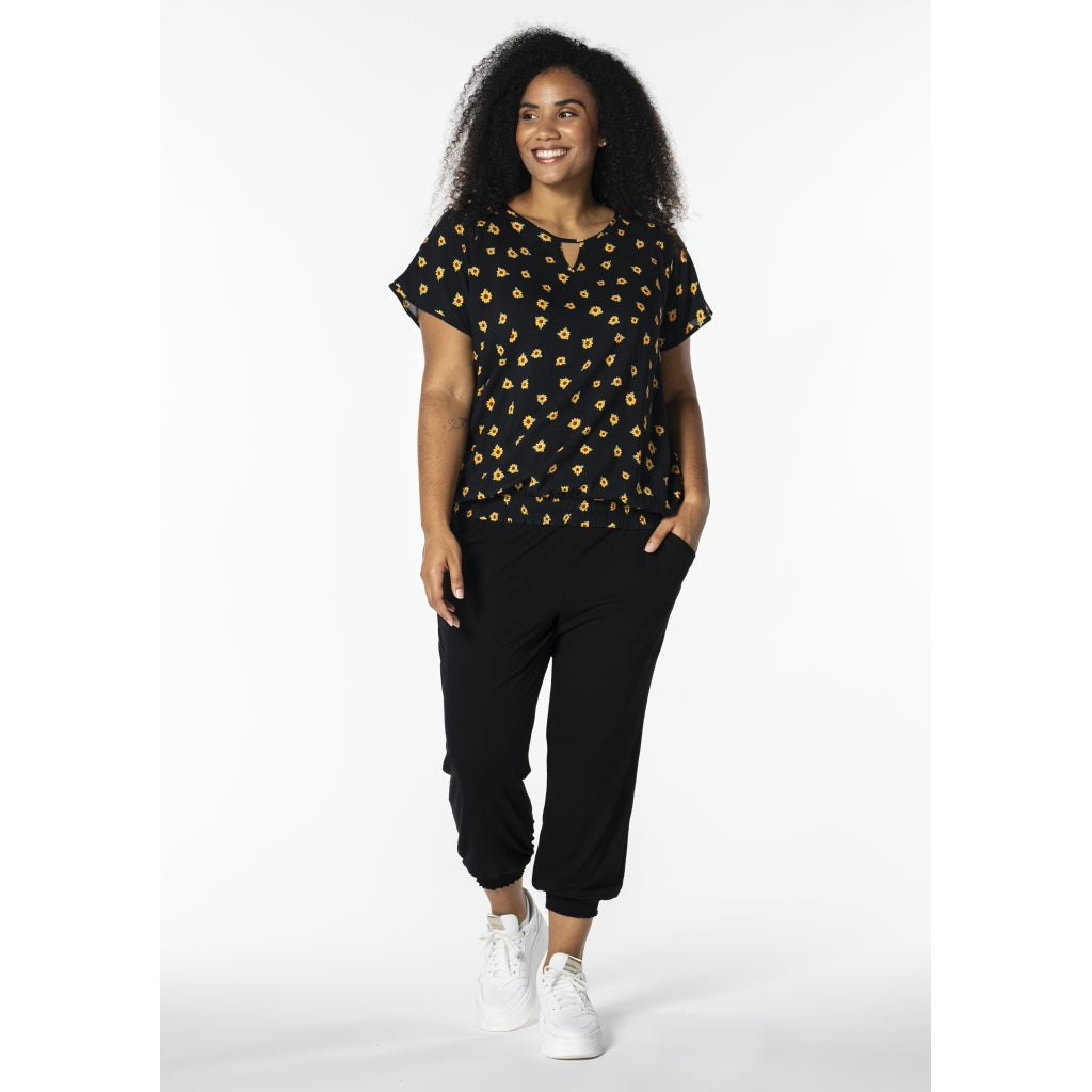 Studio SCamilla Blouse Blouse Black with sunflower