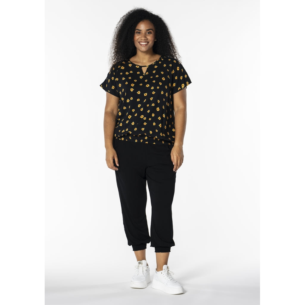 Studio SCamilla Blouse Blouse Black with sunflower