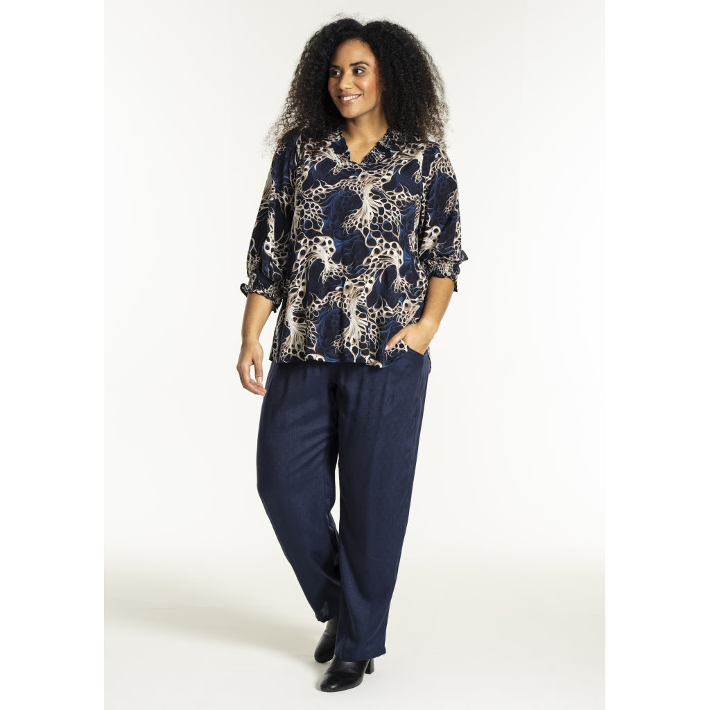 Studio SFeodora Blouse with smock neck Blouse Navy with sand print