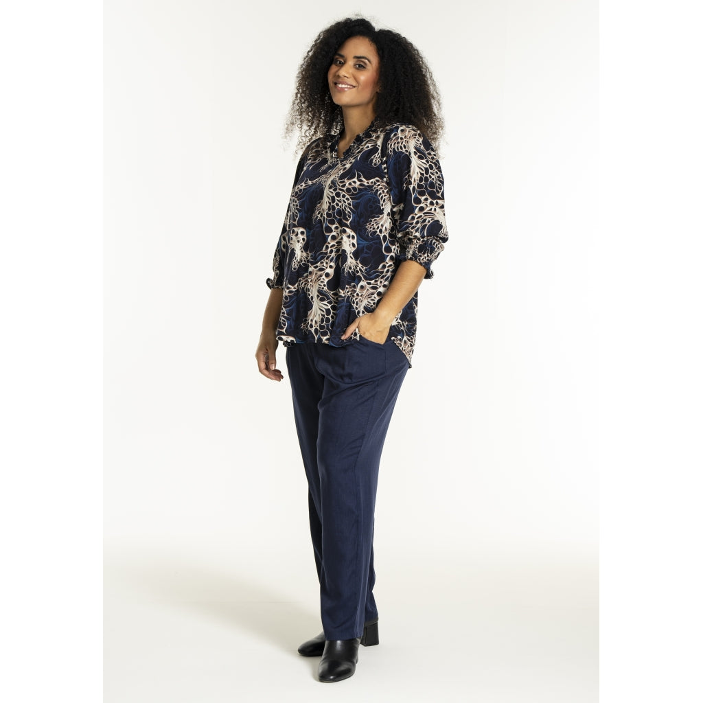 Studio SFeodora Blouse with smock neck Blouse Navy with sand print