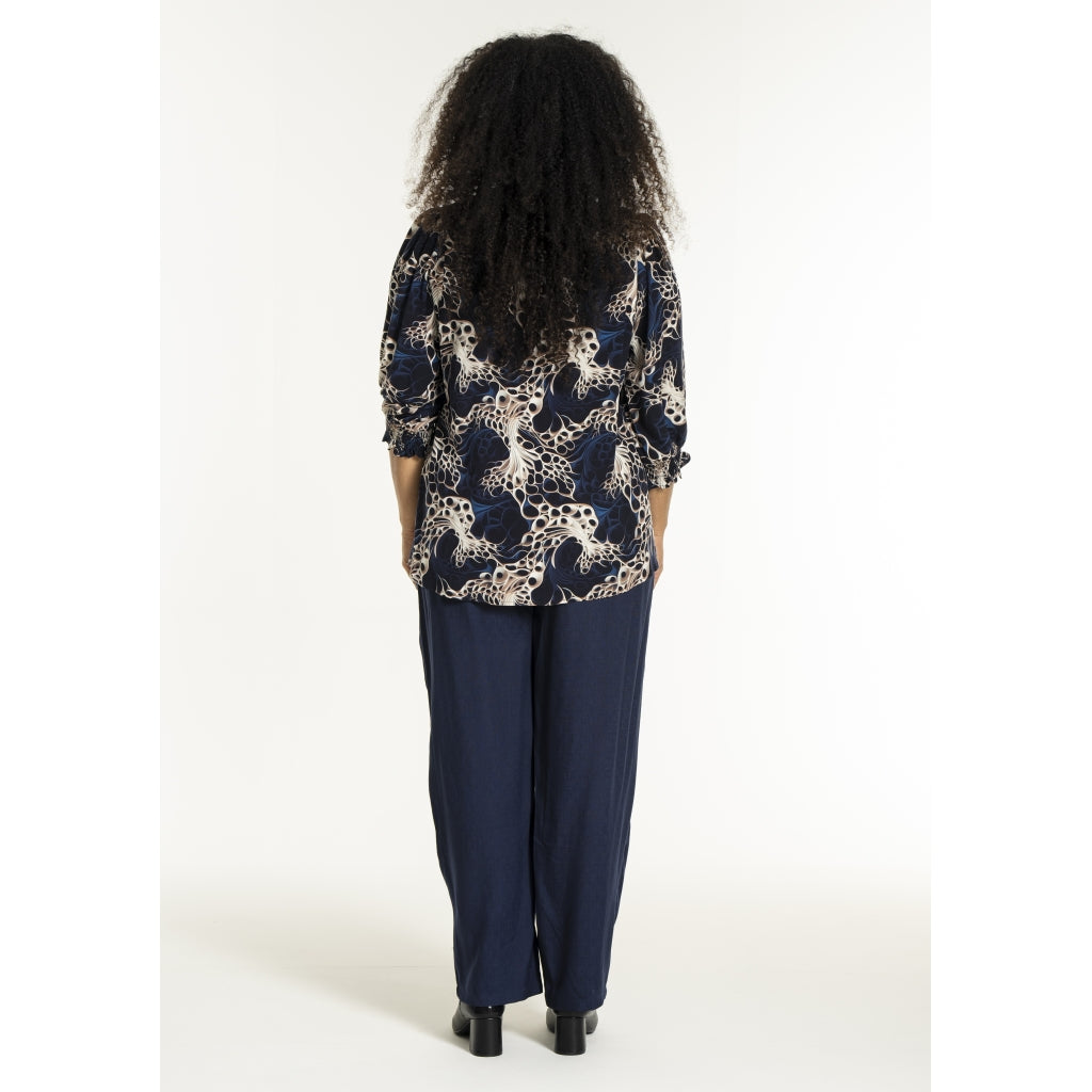 Studio SFeodora Blouse with smock neck Blouse Navy with sand print